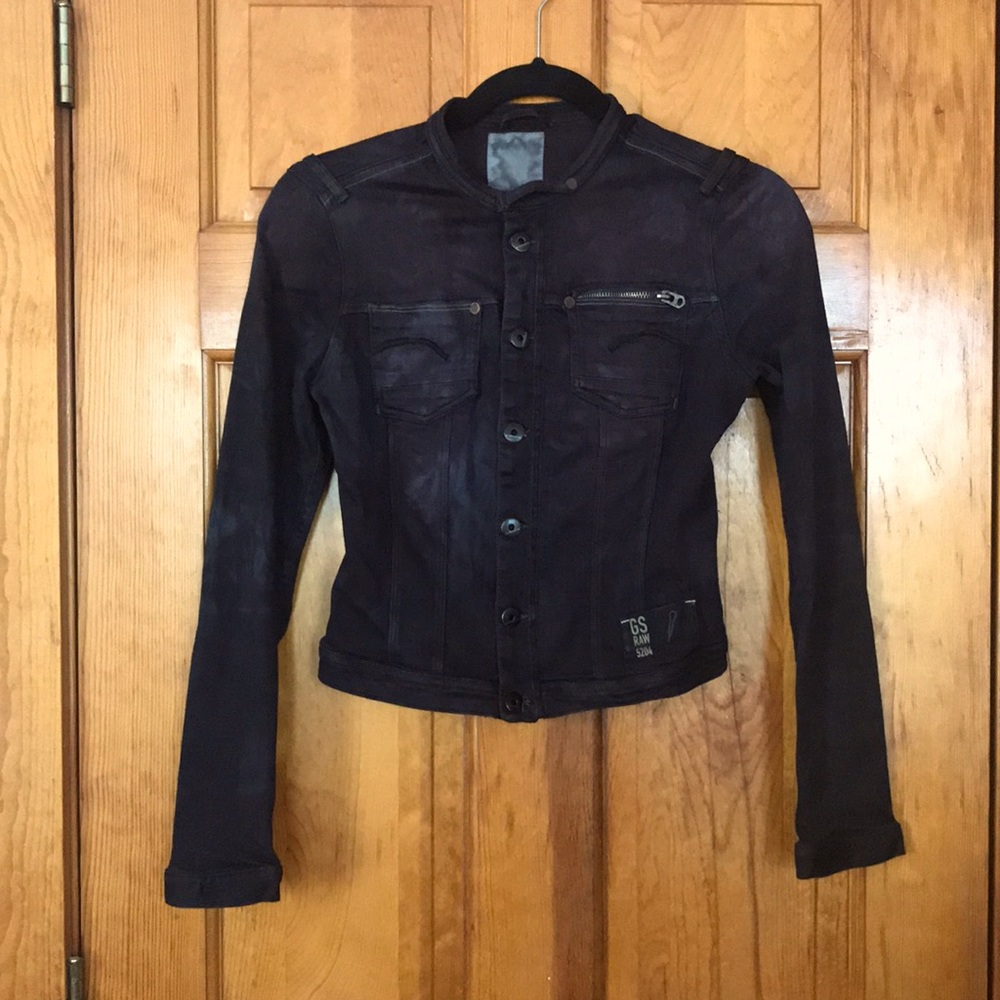 Dark washed Jean jacket 4/$15 💕